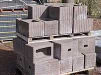 Ca. 28x betonnen bloembak - afbeelding 1 van  6