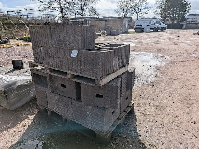 Ca. 28x betonnen bloembak - afbeelding 6 van  6