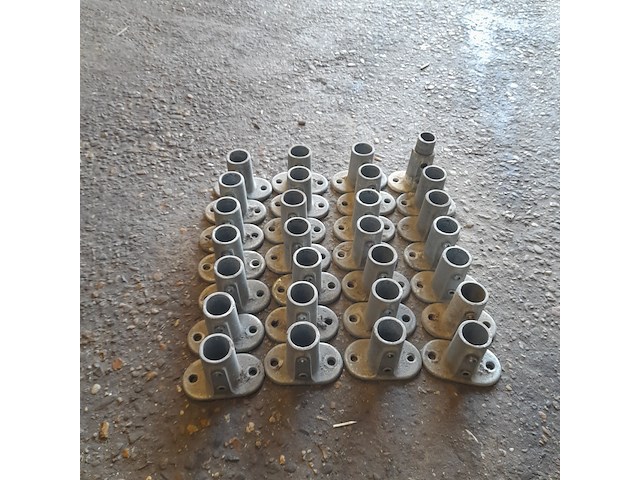 Ca. 28x buiskoppeling ovale voetplaat, ø 42,4 mm - afbeelding 2 van  5