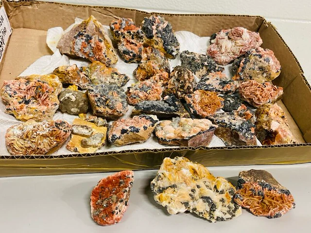 Ca. 28x cerusiet / bariet clusters - afbeelding 1 van  7