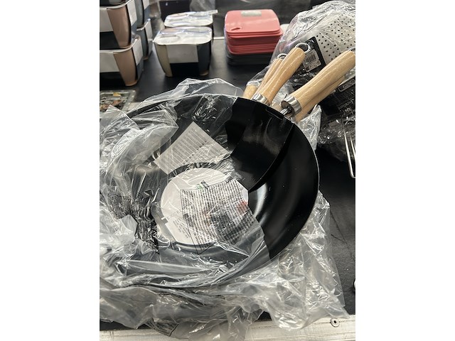 Ca. 28x diverse keukenbenodigdheden w.o. wokpan en vergiet, excellent houseware - afbeelding 3 van  8