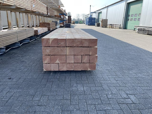 Ca. 28x douglas balken fijnbezaagd, 150x150mm, lengte 400cm - afbeelding 3 van  4