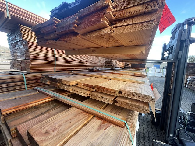 Ca. 28x douglas wisselsponning, 18x190mm, lengte 4/400cm, 24/500cm - afbeelding 1 van  3