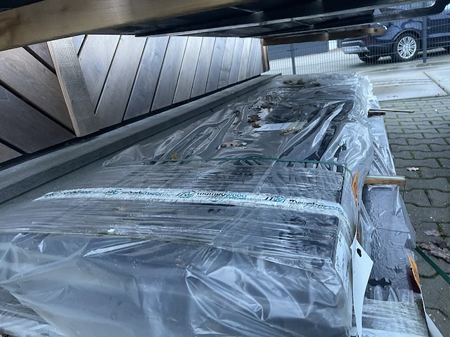 Ca. 28x douglas wisselsponning/halfhoutsrabat zwart gecoat, 18x190mm, lengte 300cm - afbeelding 1 van  3