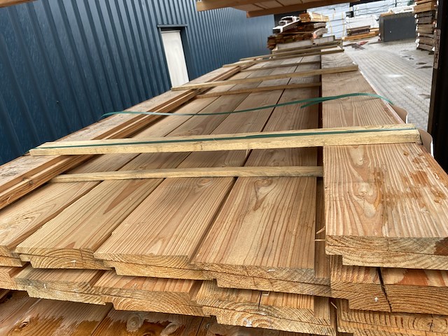 Ca. 28x douglas zweeds rabat, 26x190mm, lengte 14/400cm, 14/500cm - afbeelding 1 van  3