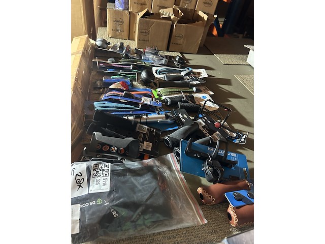 Ca. 28x fiets artikelen w.o. snelbinders, w.o. xlc - afbeelding 3 van  10