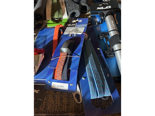 Ca. 28x fiets artikelen w.o. snelbinders, w.o. xlc - afbeelding 8 van  10