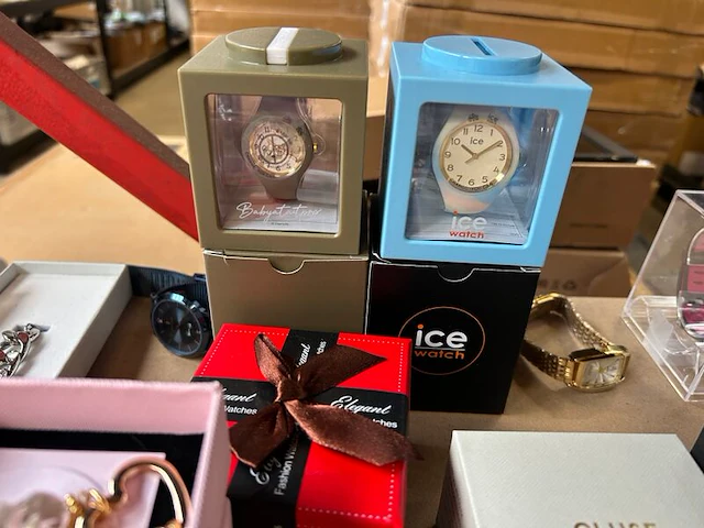 Ca. 28x horloges, sieraden en accessoires, w.o. vedder & vedder, cluse, guess, fossil - afbeelding 5 van  11