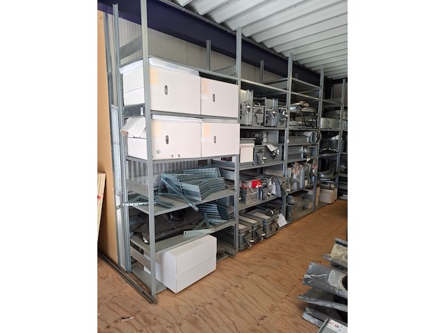 Ca. 29 meter metalen legbord stelling - afbeelding 1 van  5