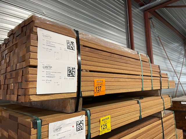 Ca. 292x guyana teak latten geschaafd, 27x40mm, lengte 62/125cm, 77/155cmm, 44/185cm, 79/215cm - afbeelding 2 van  3