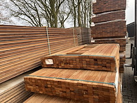 Ca. 293x angelim pedra latten geschaafd, 21x40mm, lengte 132/125cm, 161/155cm - afbeelding 1 van  3