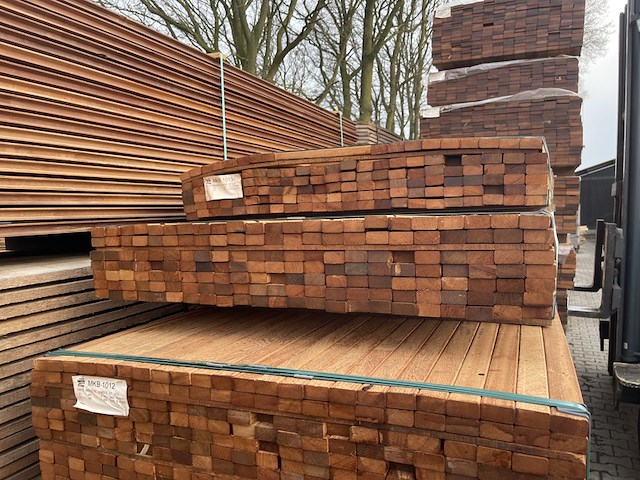 Ca. 293x angelim pedra latten geschaafd, 21x40mm, lengte 132/125cm, 161/155cm - afbeelding 3 van  3