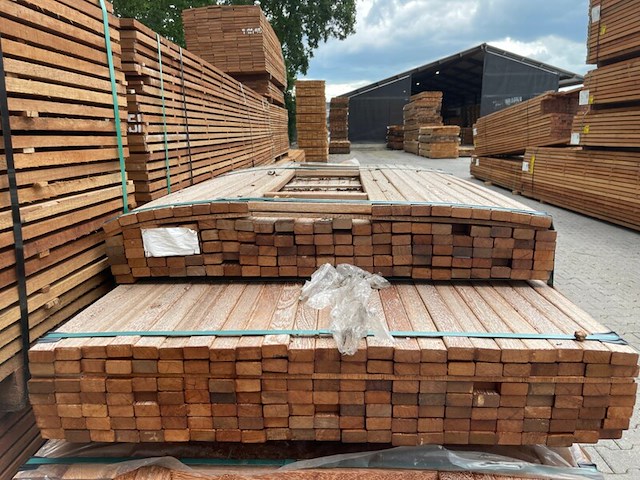 Ca. 293x angelim pedra latten geschaafd, 21x40mm, lengte 132/125cm, 161/155cm - afbeelding 3 van  3