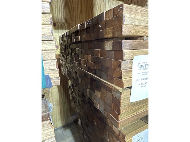 Ca. 295x guyana teak latten geschaafd, 27x40mm, lengte 185cm - afbeelding 3 van  3