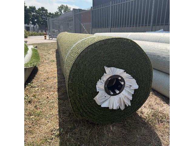 Ca. 29,6m2 kunstgras, 45 mm hoog, groen - afbeelding 2 van  3