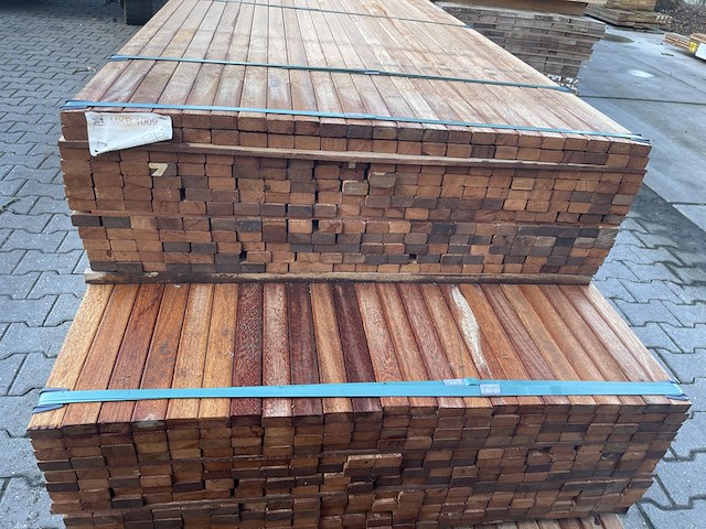 Ca. 299x angelim pedra latten geschaafd, 21x40mm, lengte 395cm - afbeelding 3 van  3