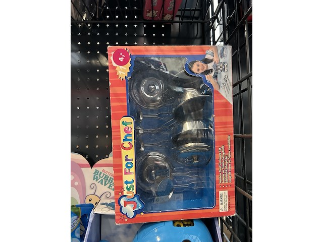 Ca. 29x divers kinderspeelgoed w.o. schilderpakket, knikkers, o.a. disney - afbeelding 4 van  9