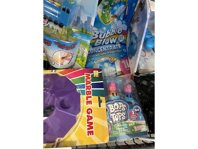 Ca. 29x divers kinderspeelgoed w.o. schilderpakket, knikkers, o.a. disney - afbeelding 9 van  9