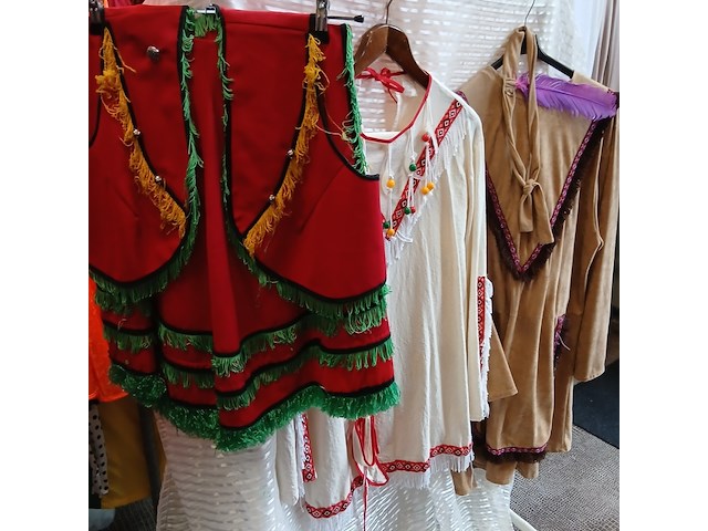 Ca. 29x eskimo en indianen feestkleding - afbeelding 5 van  8