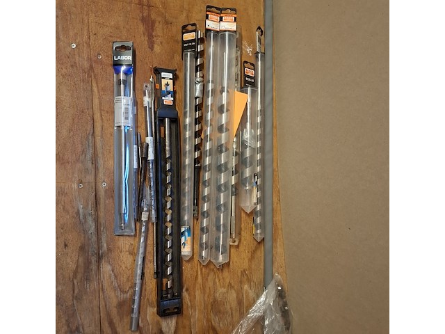 Ca. 29x hout en beton boren, o.a. labor, dewalt en bahco - afbeelding 5 van  16