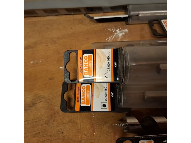 Ca. 29x hout en beton boren, o.a. labor, dewalt en bahco - afbeelding 7 van  16