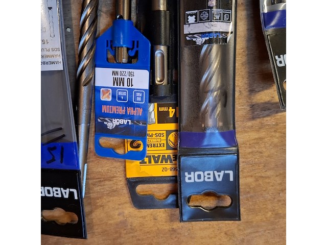 Ca. 29x hout en beton boren, o.a. labor, dewalt en bahco - afbeelding 13 van  16