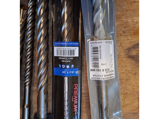 Ca. 29x hout en beton boren, o.a. labor, dewalt en bahco - afbeelding 14 van  16