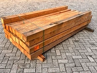 Ca. 29x lariks balken fijnbezaagd, 120x120mm, lengte 250cm - afbeelding 2 van  3