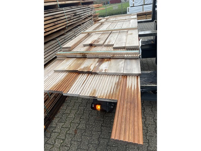 Ca. 29x mandioqueira vlonderplanken, 21x120mm, lengte 1/450cm, 6/400cm, 6/350cm, 8/300cm, 5/250cm, 3/200cm - afbeelding 1 van  3