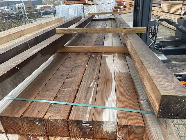 Ca. 2x douglas balken fijnbezaagd , 120x120mm, lengte 500cm - afbeelding 1 van  3