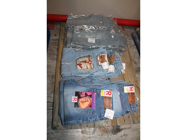 Ca. 30 spijkerbroeken in diverse maten op pallet. - afbeelding 3 van  3