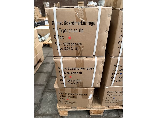 Ca. 3000x boardmarker regular chisel tip rood - afbeelding 1 van  3