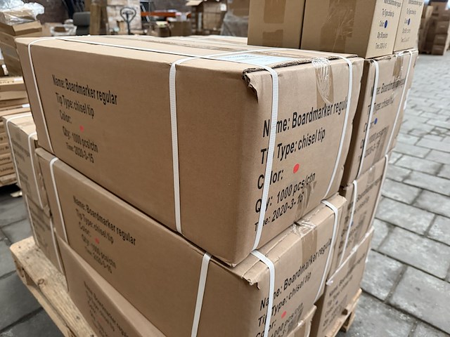 Ca. 3000x boardmarker regular chisel tip rood - afbeelding 3 van  3