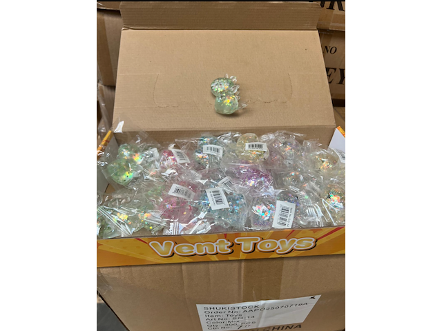 Ca. 3000x kinderspeelgoed in toonbank showdoos, vent toys - afbeelding 2 van  3