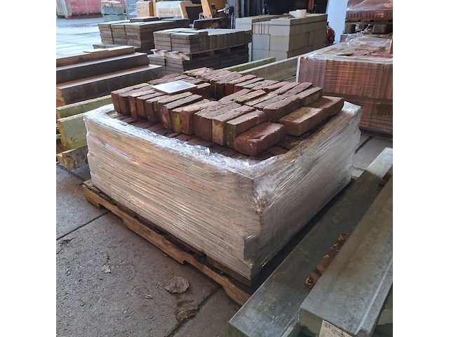 Ca. 300x gebikte renovatiesteen - afbeelding 1 van  4