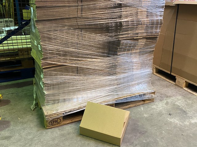 Ca. 300x verzenddozen 35x33x8cm, bruin - afbeelding 1 van  2