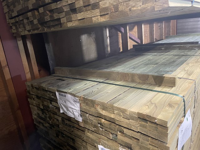 Ca. 300x vuren latten geschaafd geïmpregneerd, 21x36mm, lengte 390cm - afbeelding 1 van  3