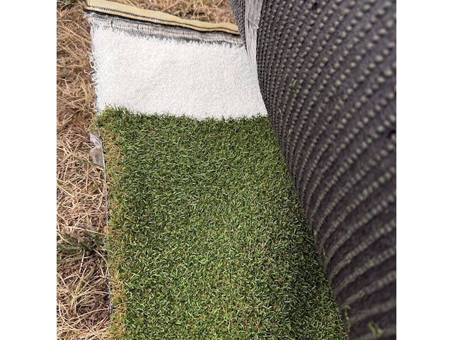 Ca. 30,2m2 kunstgras, 25 mm hoog, groen, wit - afbeelding 2 van  2