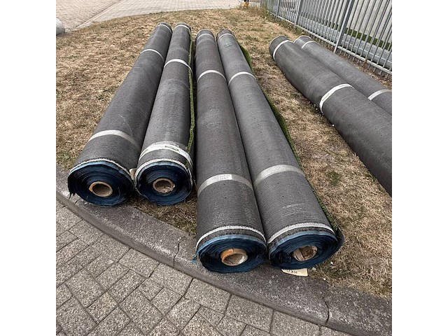 Ca. 304m2 kunstgras, 24 mm hoog, groen - afbeelding 2 van  3