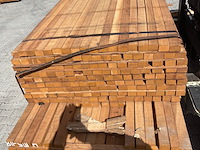 Ca. 306x guyana teak planken fijnbezaagd, 31x50mm, lengte 168/245cm, 138/275cm - afbeelding 3 van  4