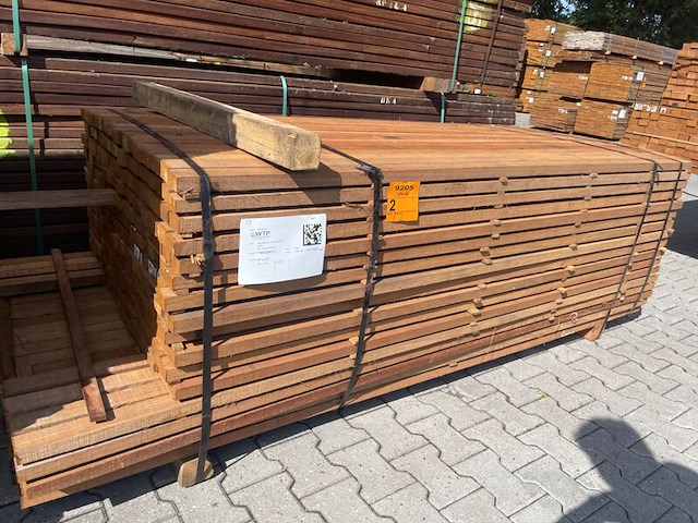 Ca. 306x guyana teak planken fijnbezaagd, 31x50mm, lengte 225/215cm, 81/245cm - afbeelding 2 van  3
