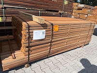 Ca. 306x guyana teak planken fijnbezaagd, 31x50mm, lengte 225/215cm, 81/245cm - afbeelding 2 van  3