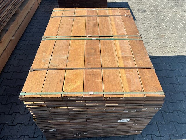 Ca. 308x guyana ipé planken geschaafd, 25x140mm, lengte 294/65cm, 14/135cm - afbeelding 1 van  3