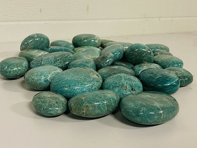 Ca. 30x amazoniet handsteen - afbeelding 1 van  4