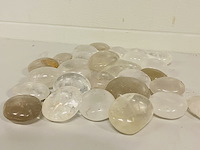 Ca. 30x bergkristal handsteen - afbeelding 2 van  3