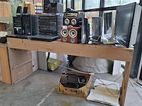 Ca. 30x computers, boxen en muziek installaties