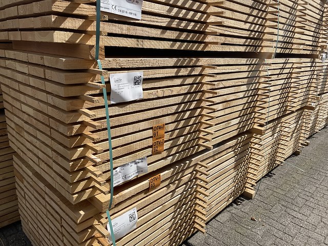 Ca. 30x douglas planken fijnbezaagd, 43x200mm, lengte 400cm - afbeelding 4 van  4