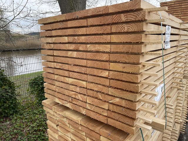 Ca. 30x douglas planken fijnbezaagd, 43x200mm, lengte 400cm - afbeelding 2 van  4