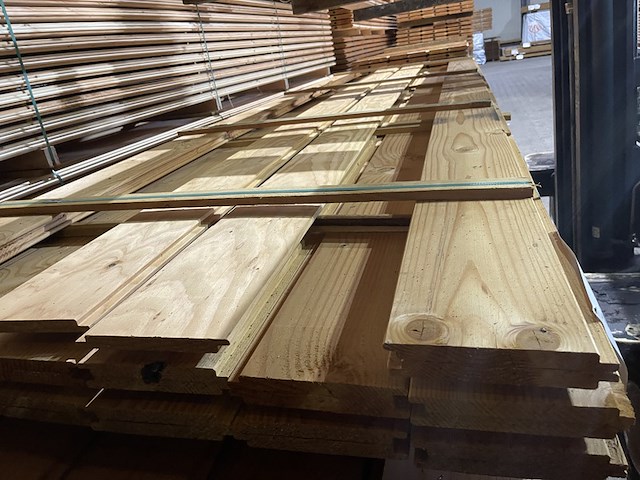 Ca. 30x douglas wisselsponning/halfhoutsrabat, 18x190mm, lengte 400cm - afbeelding 1 van  3