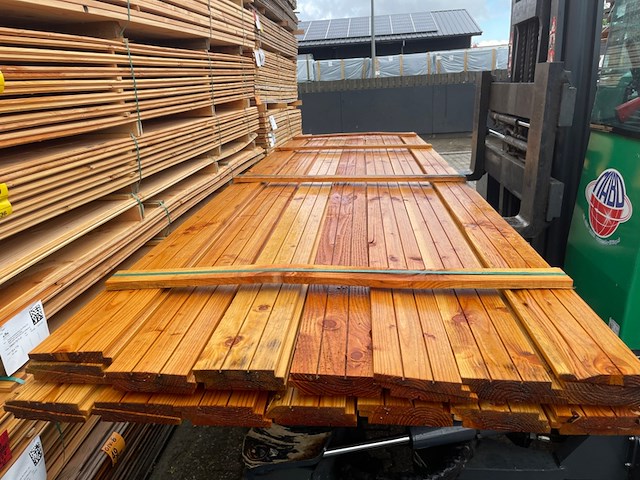 Ca. 30x douglas zweeds rabat, 26x160mm, lengte 400cm - afbeelding 1 van  3